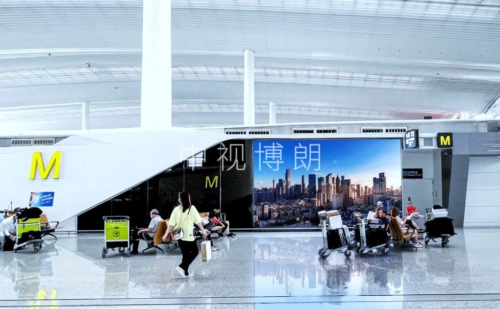 广州机场广告-T2国际出发值机岛岛尾灯箱套装2