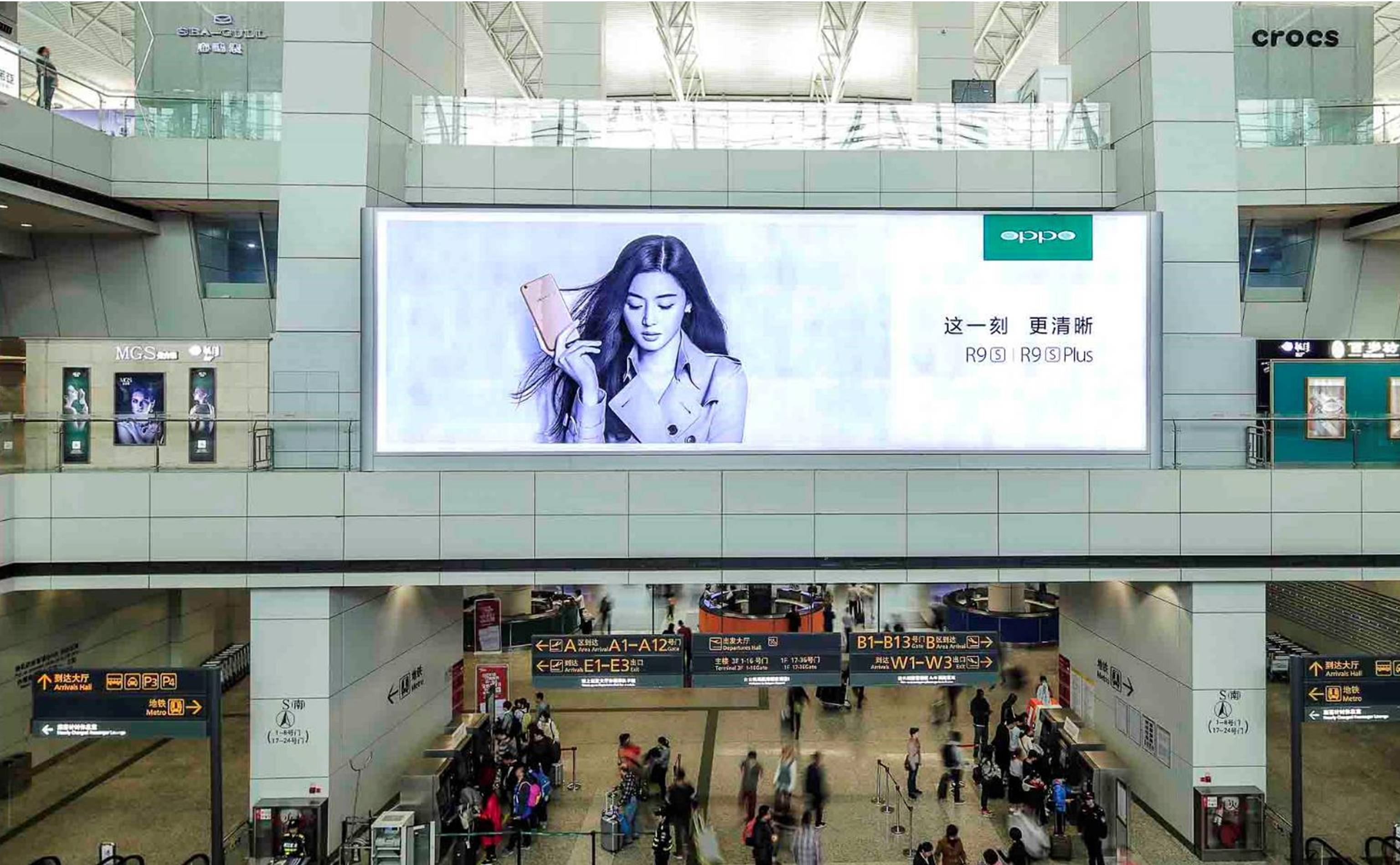 广州机场出发办票大厅灯箱广告